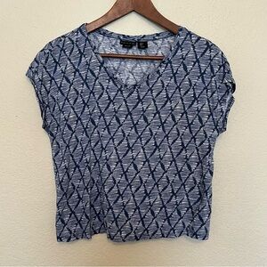 Tahari Linen Tribal Blue and White Patterned Women's Short Sleeve Top Size Small